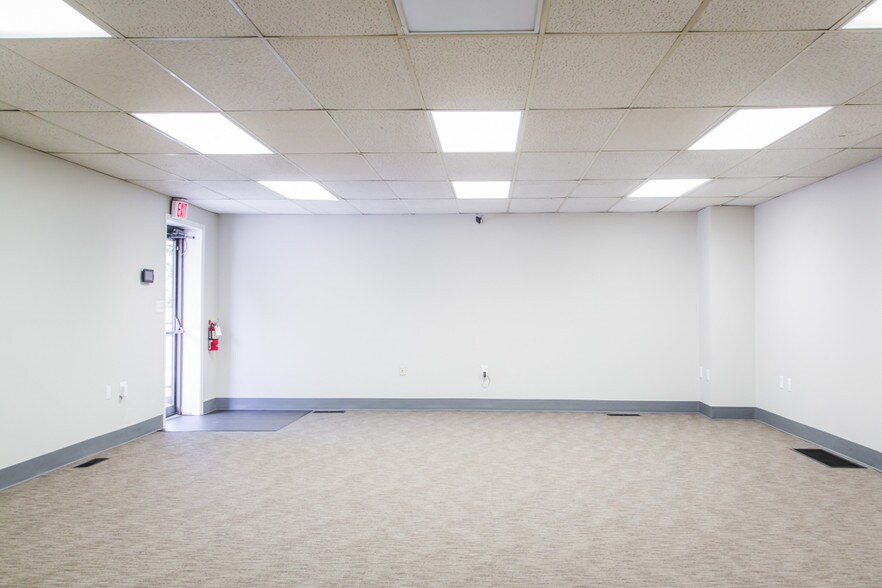 More Photos Of 10308 State Line Rd, Leawood Office For Lease