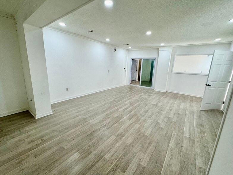 More Photos Of 133 E Parris Ave, High Point Freestanding For Lease