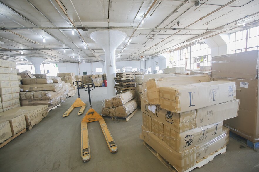 More Photos Of 39 Meade St, Trenton Distribution For Lease