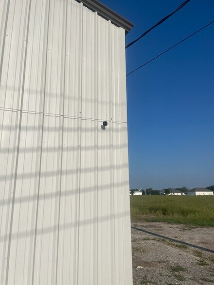 More Photos Of 307 NW 5th St, Pryor Industrial For Sale