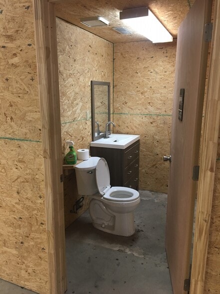 More Photos Of 11565 Memorial Parkway Pkwy, Huntsville Flex For Lease