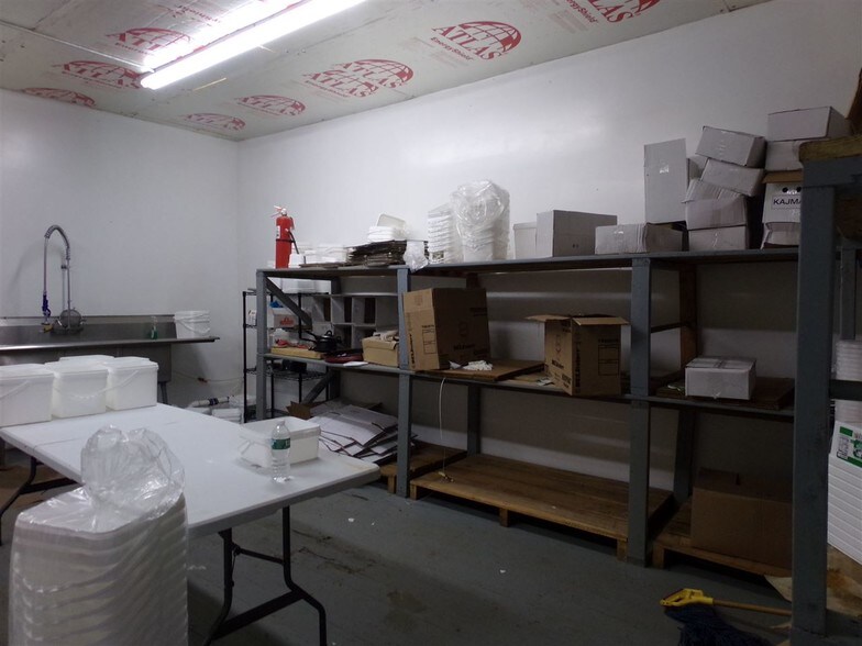 More Photos Of 290 Jeffersonville North Branch Rd, Jeffersonville Warehouse For Lease