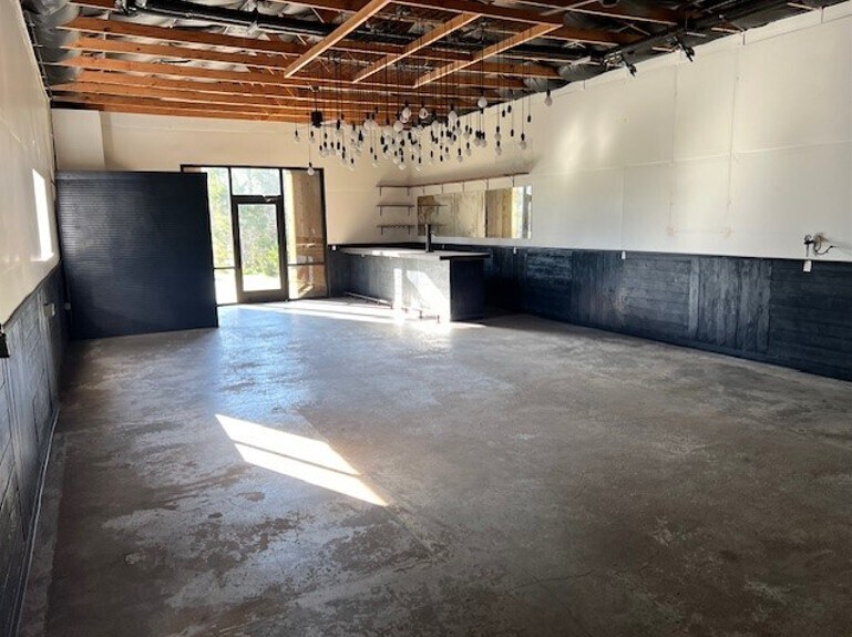More Photos Of 12345 Pauls Valley Rd, Austin Warehouse For Lease