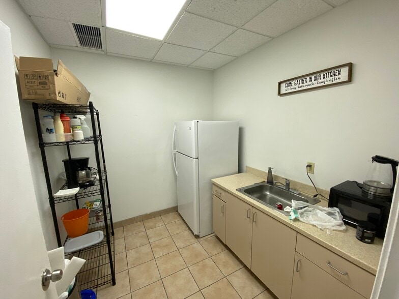 More Photos Of 2051 NW 112th Ave, Doral Showroom For Sale