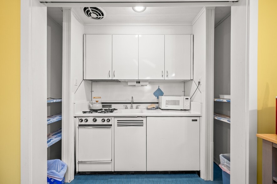 More Photos Of 231 E Buffalo St, New Buffalo Hotel For Sale