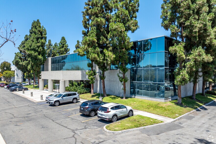 Primary Photo Of 7345 Orangewood Ave, Garden Grove Warehouse For Lease