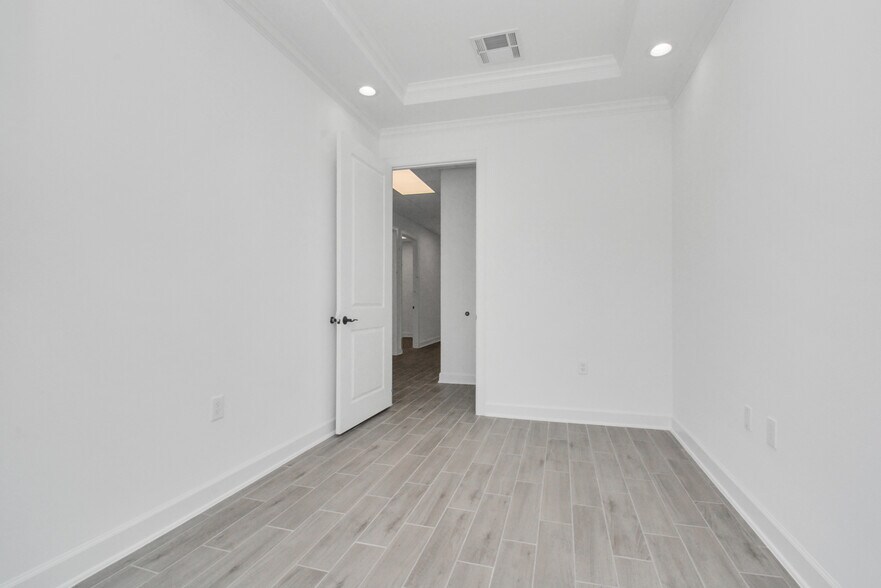 More Photos Of 12425 W Airport Blvd, Sugar Land Flex For Sale