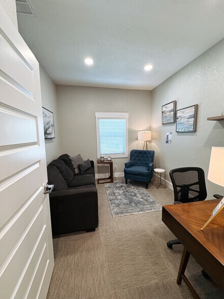 More Photos Of 905 S Missouri Ave, Lakeland Coworking Space