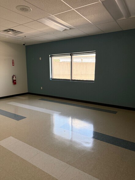 More Photos Of 934-942 Valley Creek Dr, Farmington General Retail For Lease