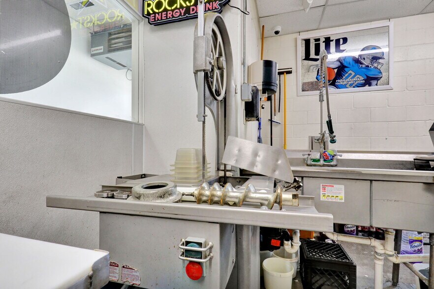 More Photos Of 131 E Grand River Ave, Fowlerville Storefront For Sale