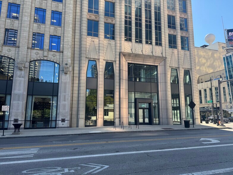 More Photos Of 21 E State St, Columbus Office For Lease