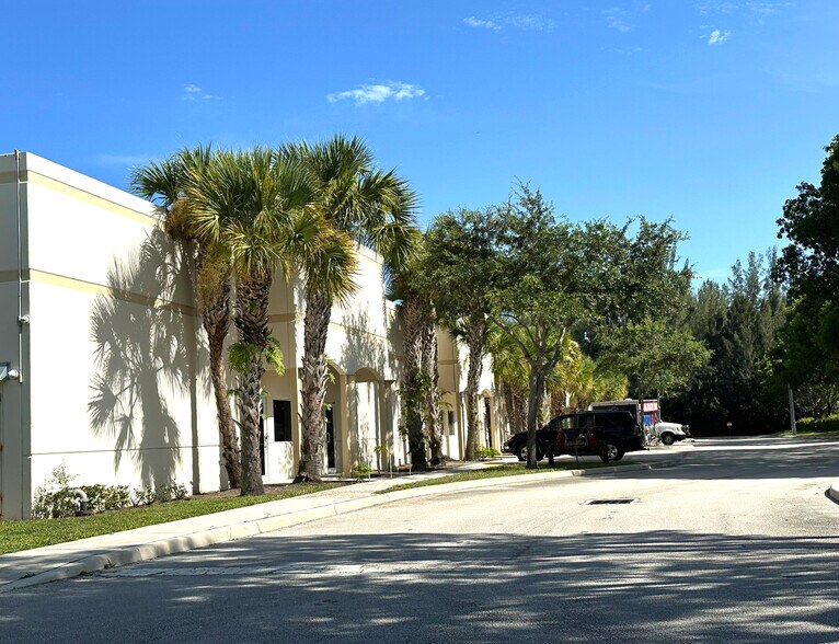 More Photos Of 581 105th Ave N, West Palm Beach Light Distribution For Lease