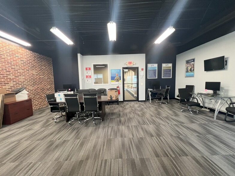 More Photos Of 425 Buford Hwy, Suwanee Storefront Retail Office For Lease