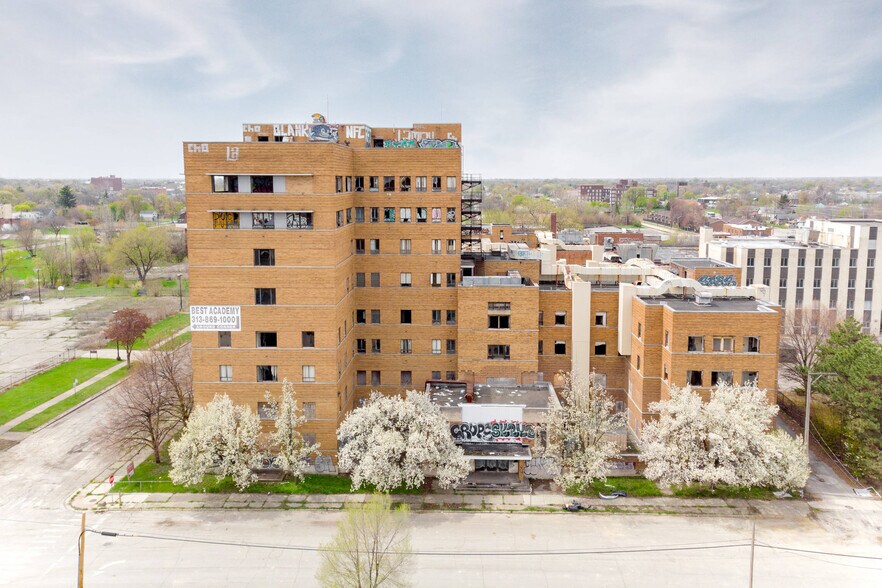 More Photos Of 200 Highland St, Highland Park Hospital For Sale