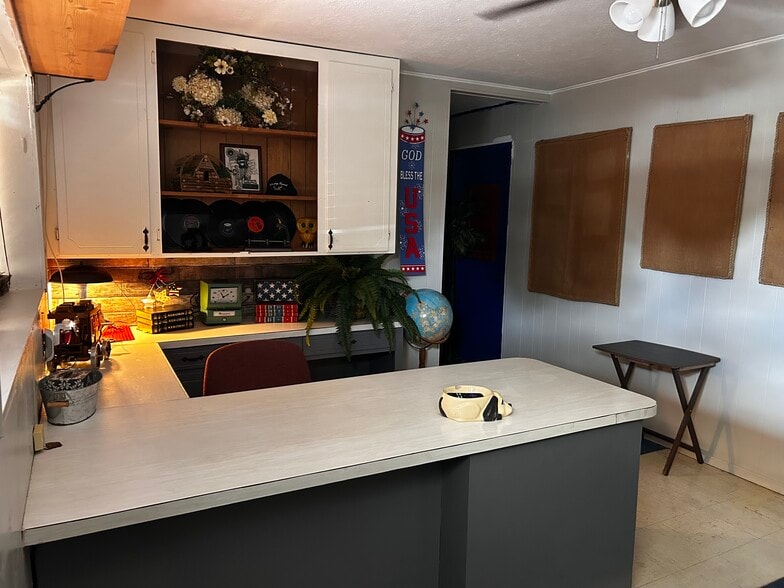 More Photos Of 1407 Blackburn Dr, Pasadena Office For Sale