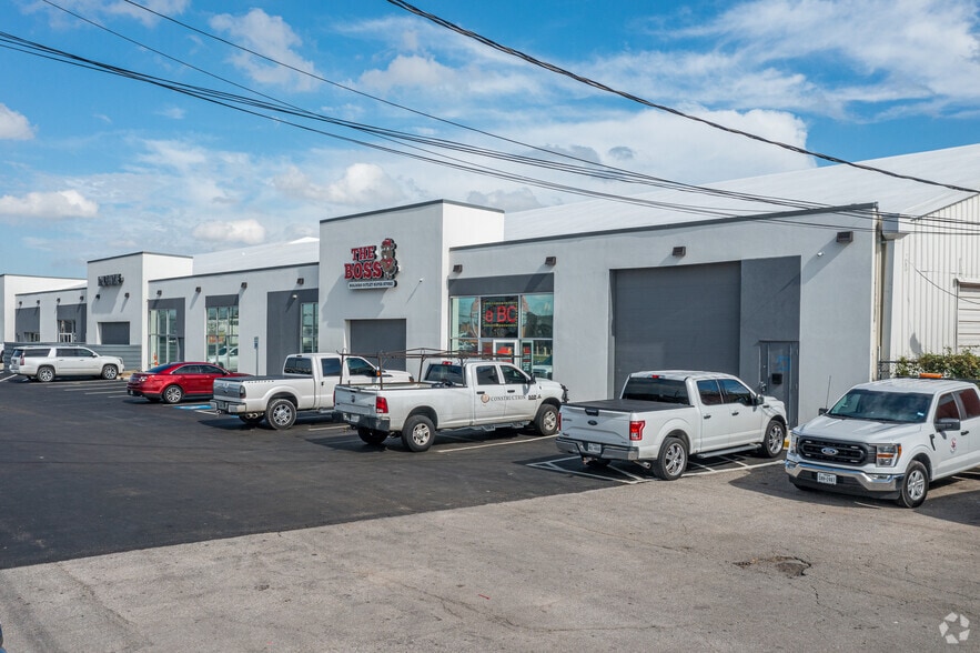 More Photos Of 10858 Harry Hines Blvd, Dallas Storefront For Lease