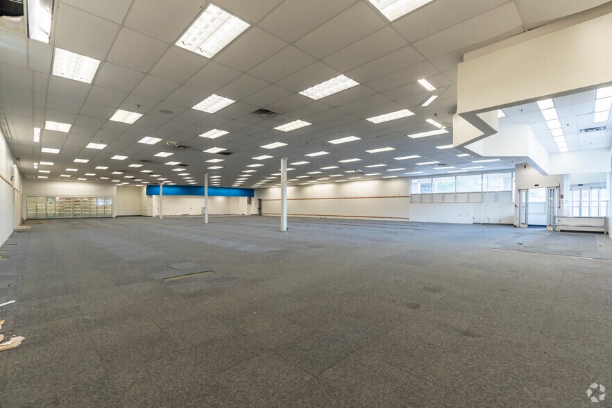 More Photos Of 5118 S Martin Luther King Jr Blvd, Lansing Drugstore For Sale