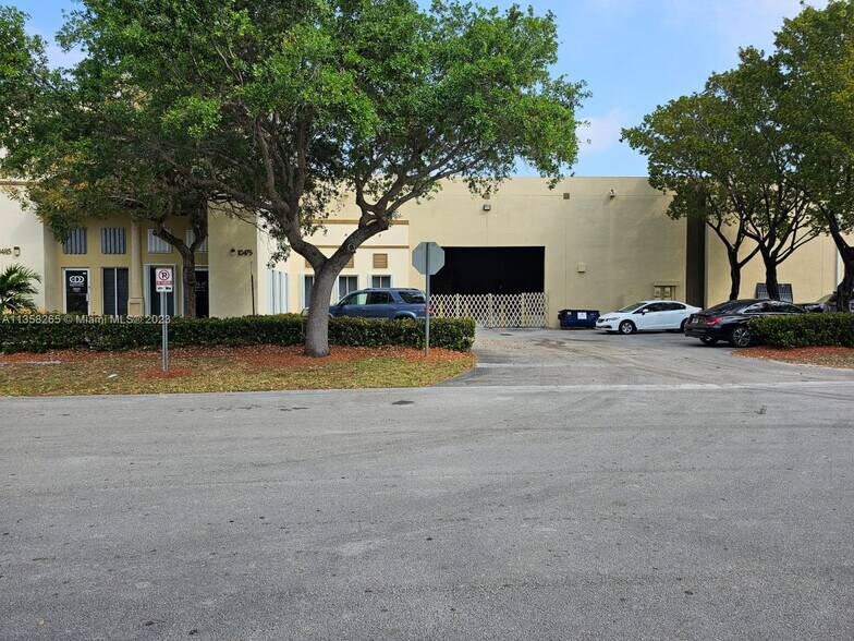 More Photos Of 10475 NW 37th Ter, Miami Warehouse For Lease