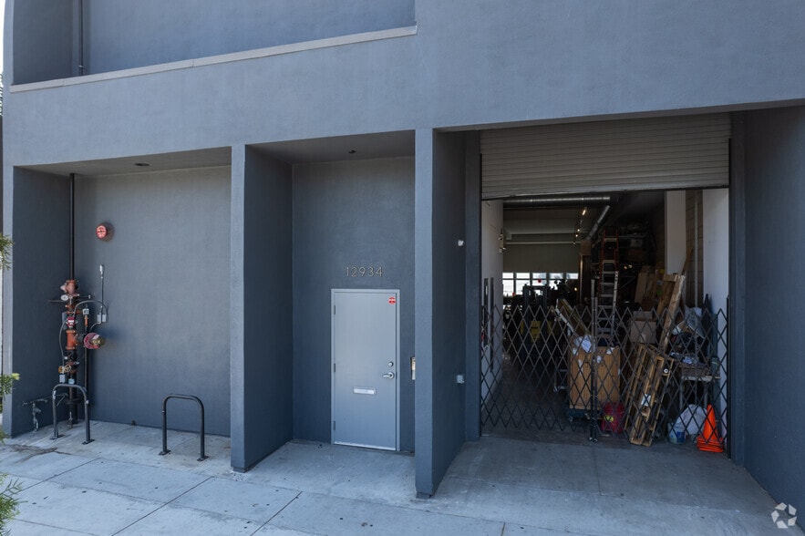More Photos Of 12934 Venice Blvd, Los Angeles General Retail For Lease