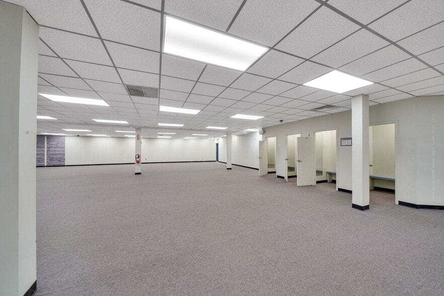 More Photos Of 150 W Sunrise Hwy, Lindenhurst General Retail For Lease
