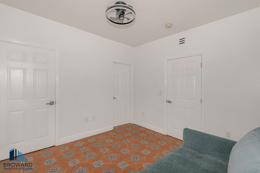 More Photos Of 330 SW 20th St, Fort Lauderdale Multifamily For Sale