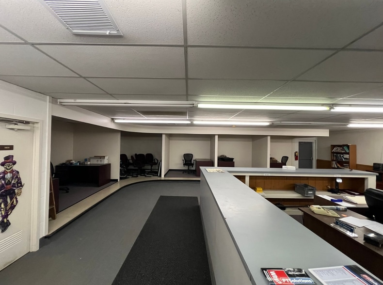 More Photos Of 595 Miami St, Akron Flex For Sale