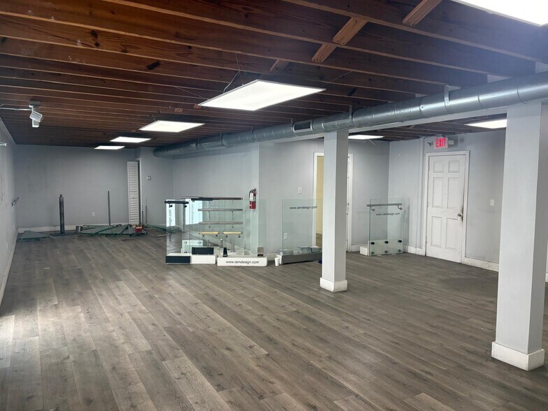 More Photos Of 2955 NW 75th St, Miami Warehouse For Sale