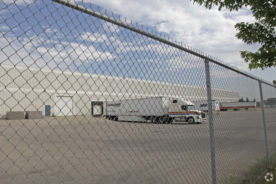 More Photos Of 2905 Bristol Cir, Oakville Warehouse For Lease