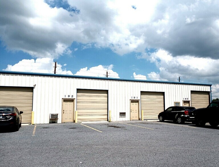 More Photos Of 1920 N Loop 499, Harlingen Showroom For Lease