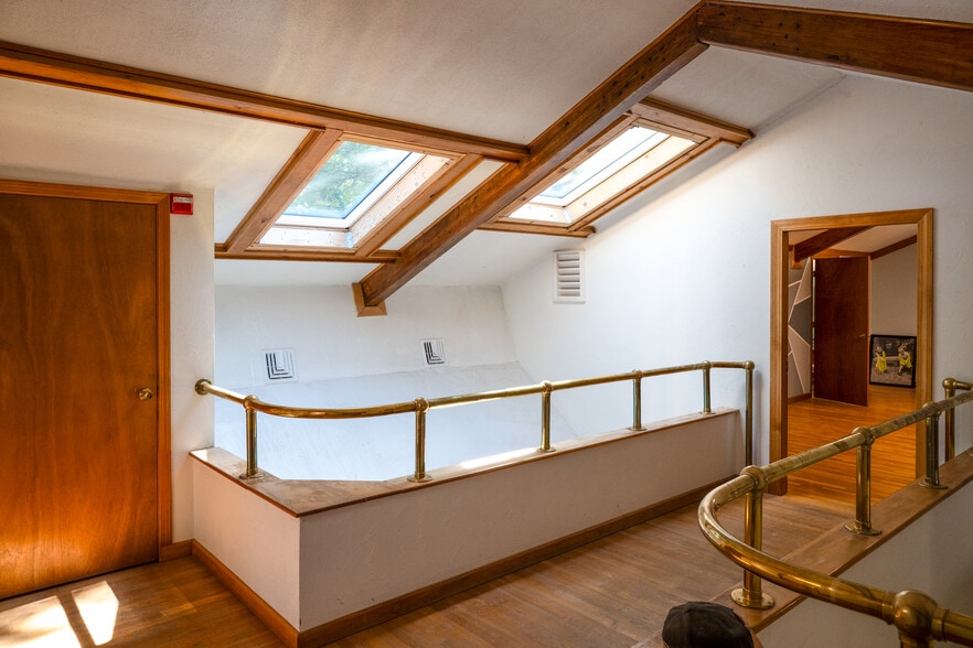 More Photos Of 737 Washington St, Pembroke Light Manufacturing For Sale