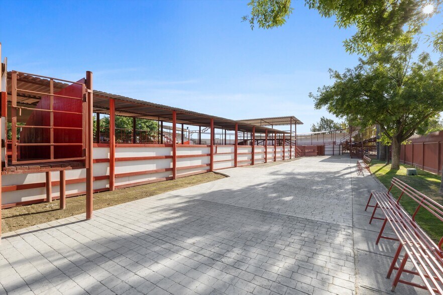 More Photos Of 11475 Garzoli Ave, Delano Horse Stables For Sale