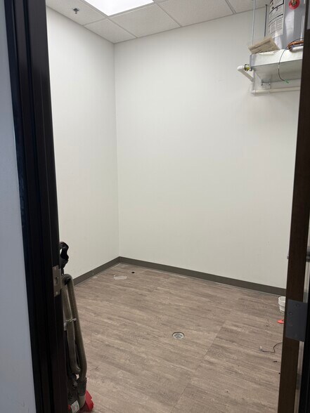 More Photos Of 816 24th Ave, West Fargo General Retail For Lease