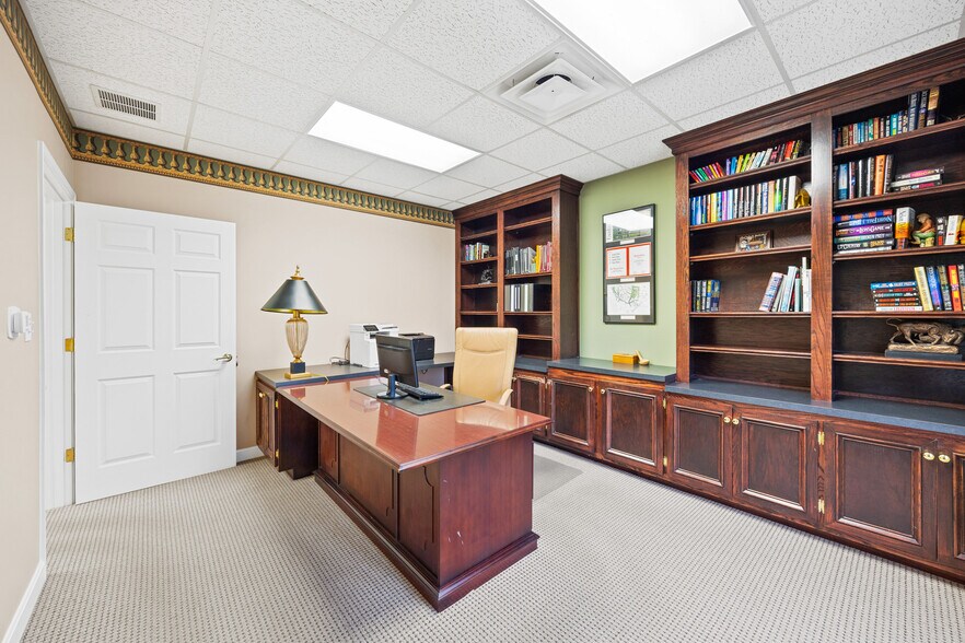 More Photos Of 303 Middletown Pky, Louisville Office For Sale