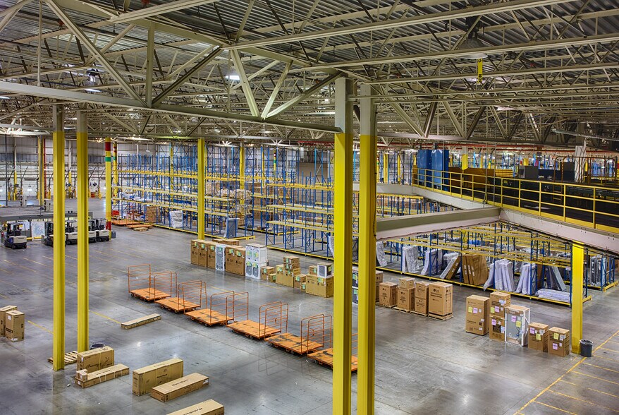 More Photos Of 4353 E Bromley Ln, Brighton Warehouse For Lease