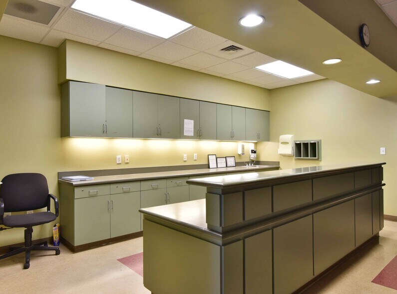 More Photos Of 354 E Washington Ave, Ashburn Healthcare For Sale