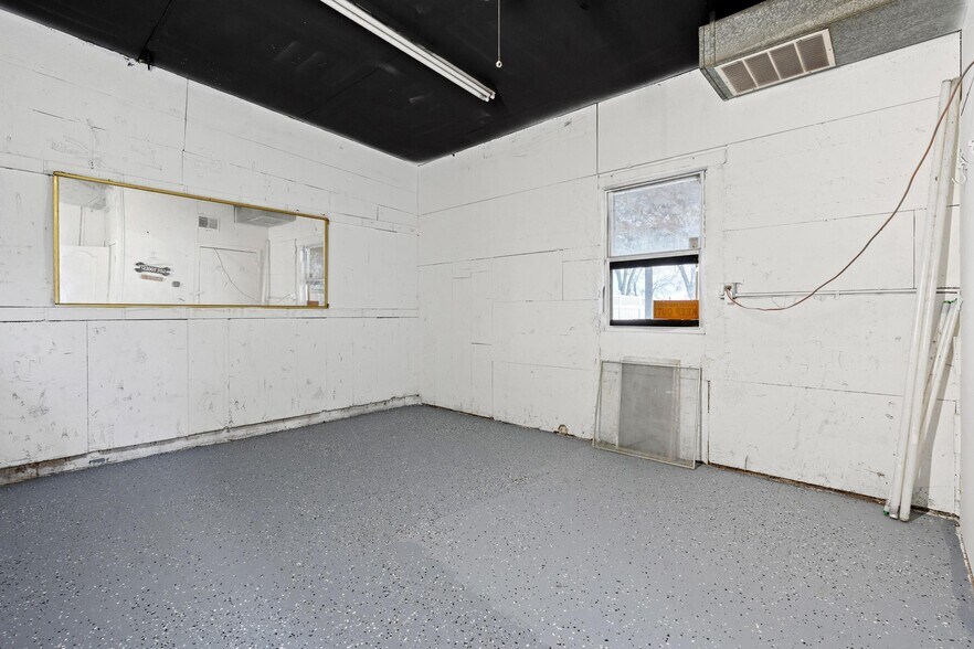 More Photos Of 1271 Harker St, Dayton Auto Repair For Sale