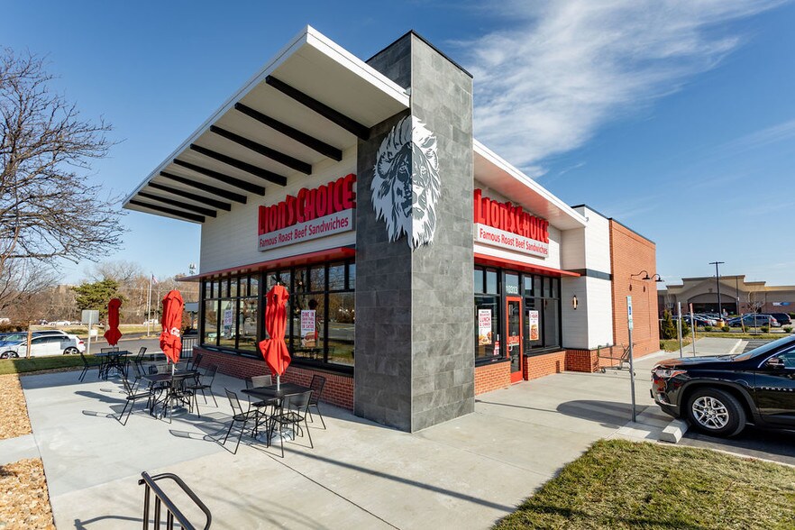 Primary Photo Of 10313 Metcalf Ave, Overland Park Fast Food For Sale