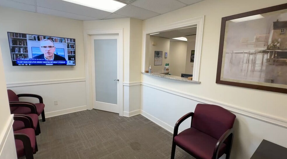 More Photos Of 140 S Long Beach Ave, Freeport Office For Sale