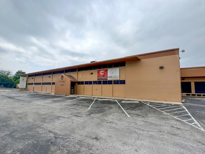 More Photos Of 711 Culebra Rd, San Antonio Distribution For Lease