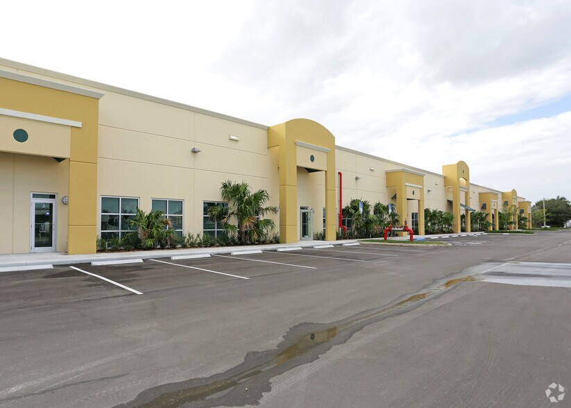 More Photos Of 10424 W State Road 84, Davie Warehouse For Lease