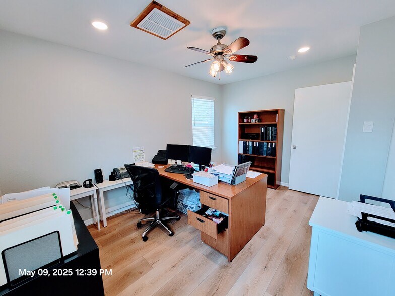 More Photos Of 1913 Hemlock Dr, Haltom City Office For Sale