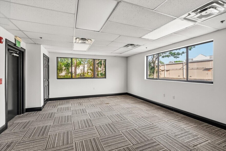 More Photos Of 1490 Sunshadow Dr, Casselberry Loft Creative Space For Lease