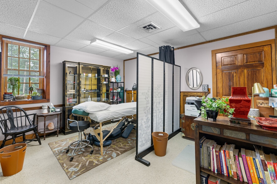 More Photos Of 84 Park Ave, Flemington Office For Lease