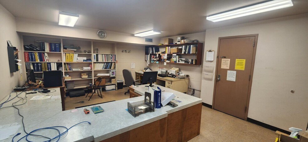 More Photos Of 1010 E Fordyce Ave, Kingsville Warehouse For Lease