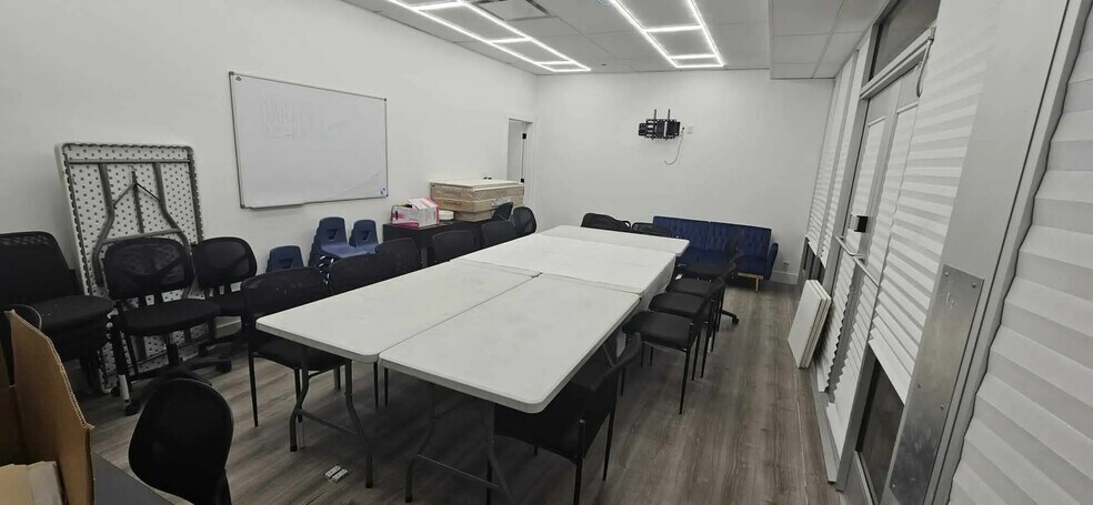 More Photos Of 1554 63rd St, Brooklyn Warehouse For Lease