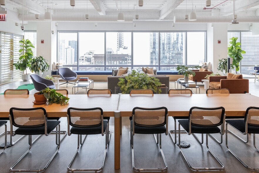 More Photos Of 1 S Dearborn St, Chicago Coworking Space
