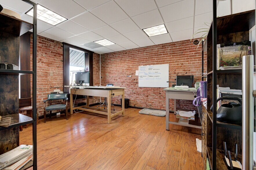 More Photos Of 1008 W Main St, Oklahoma City Office For Lease