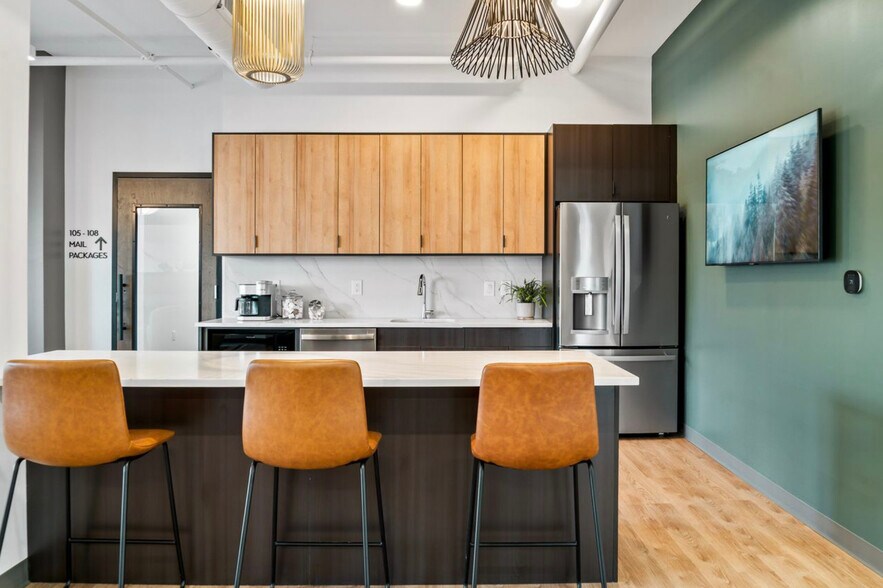 More Photos Of 27 S Squirrel Rd, Auburn Hills Coworking Space