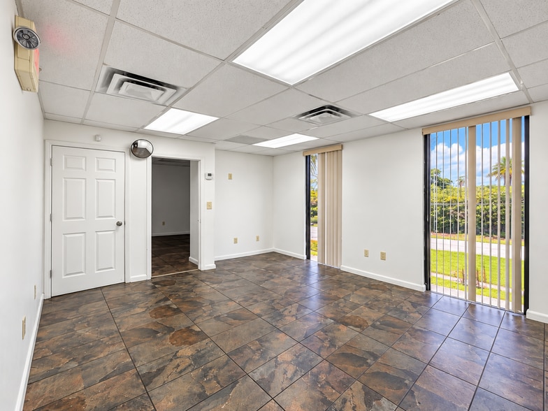 More Photos Of 1101-1111 Old Griffin Rd, Dania Distribution For Lease