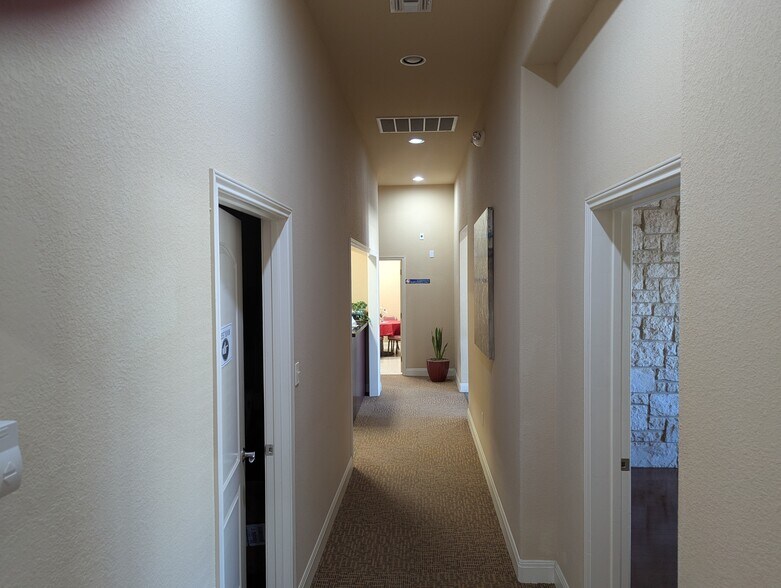 More Photos Of 1911 Corporate Dr, San Marcos Office For Lease